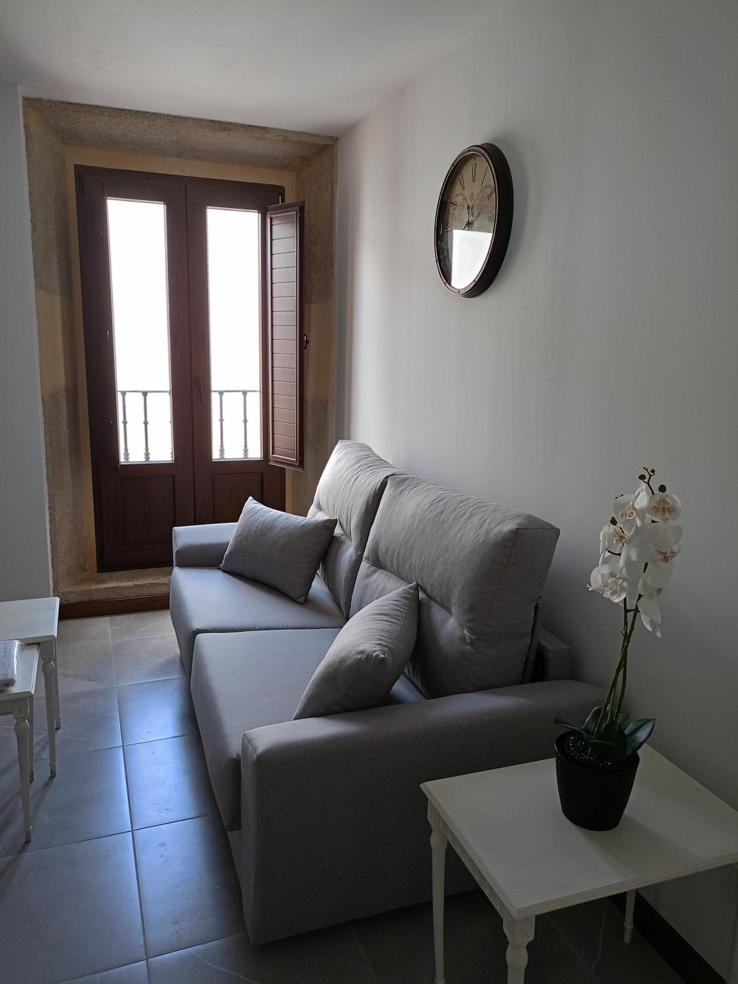 Sanin 3 Apartment Lumbrales